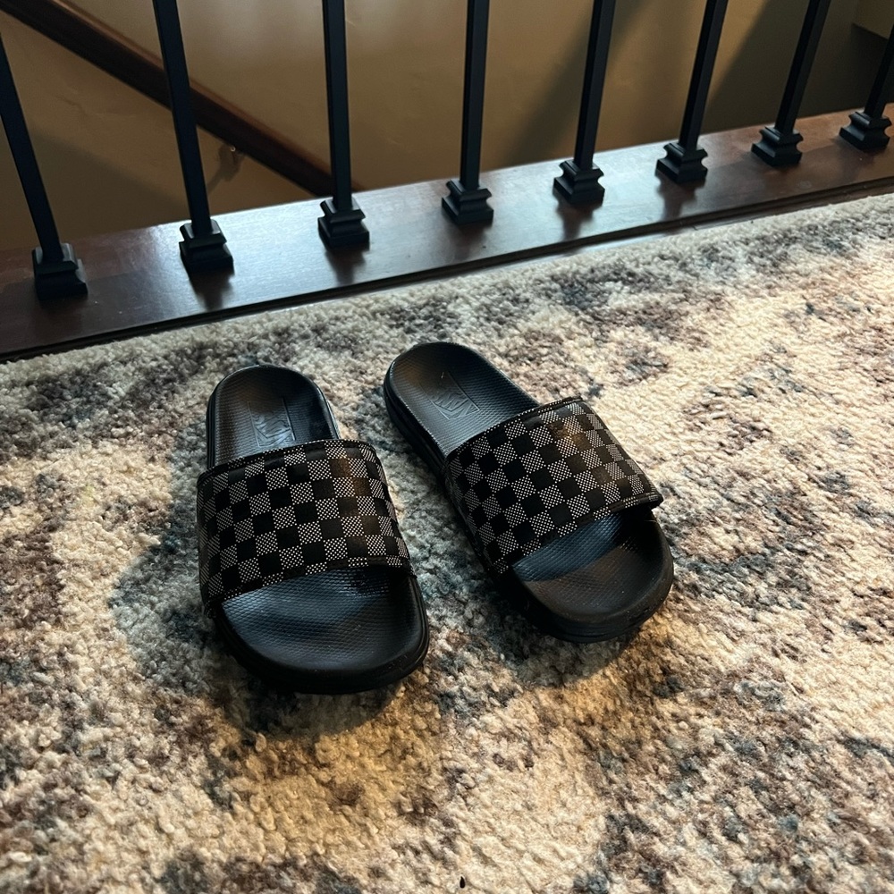 Youth Boys Vans Sandals Size 5